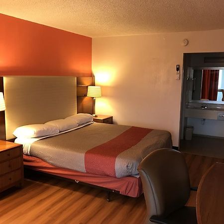 Regency Inn And Conference Center Clinton 外观 照片