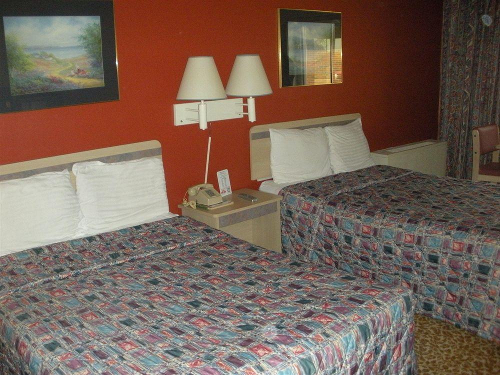 Regency Inn And Conference Center Clinton 外观 照片