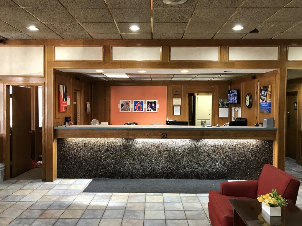 Regency Inn And Conference Center Clinton 外观 照片