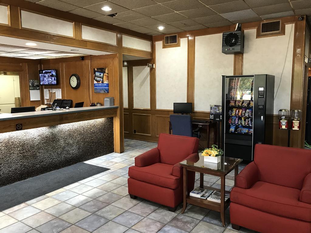 Regency Inn And Conference Center Clinton 外观 照片